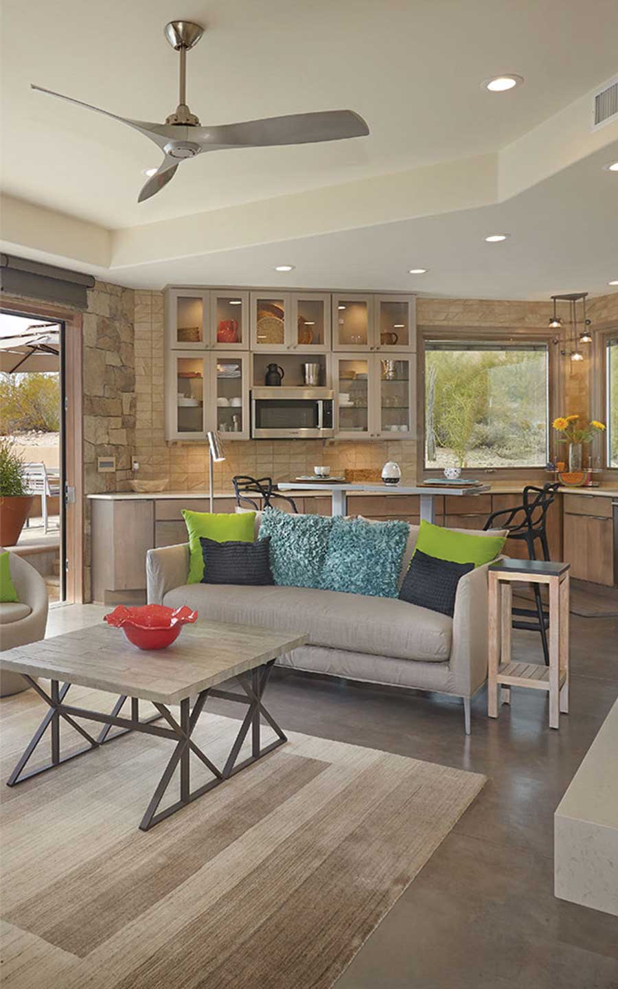 Pool house living room Image 3