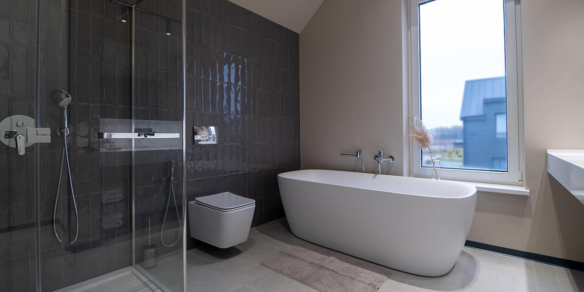 bathtub vs walk in shower